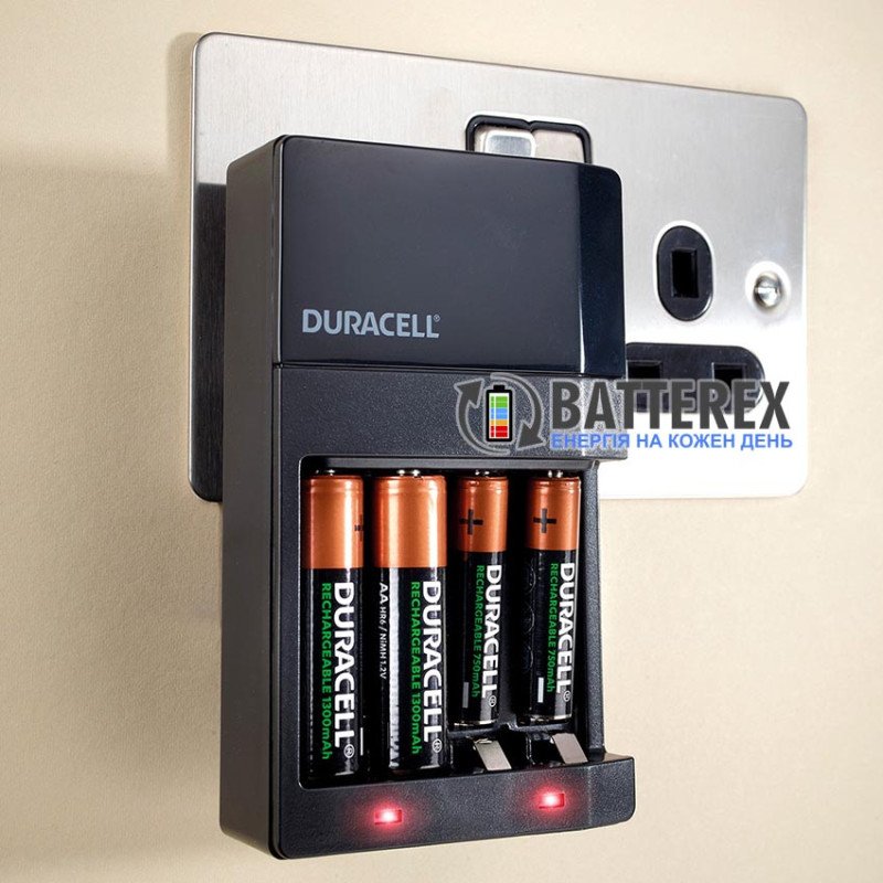 Фирменный комплект: зарядное устройство Duracell CEF14 и аккумуляторы 2 AA Duracell 1300mah + 2 AAA Duracell 750mah