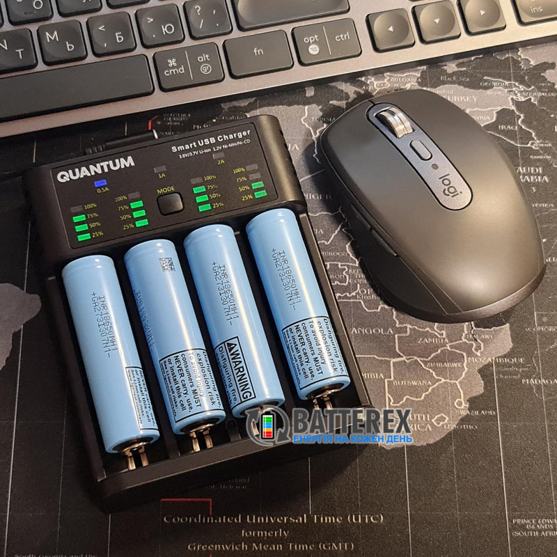 Універсальний зарядний пристрій Quantum QM-BC4040 на 4 акумулятори Li-ion 3.7V та NiMH 1.2V