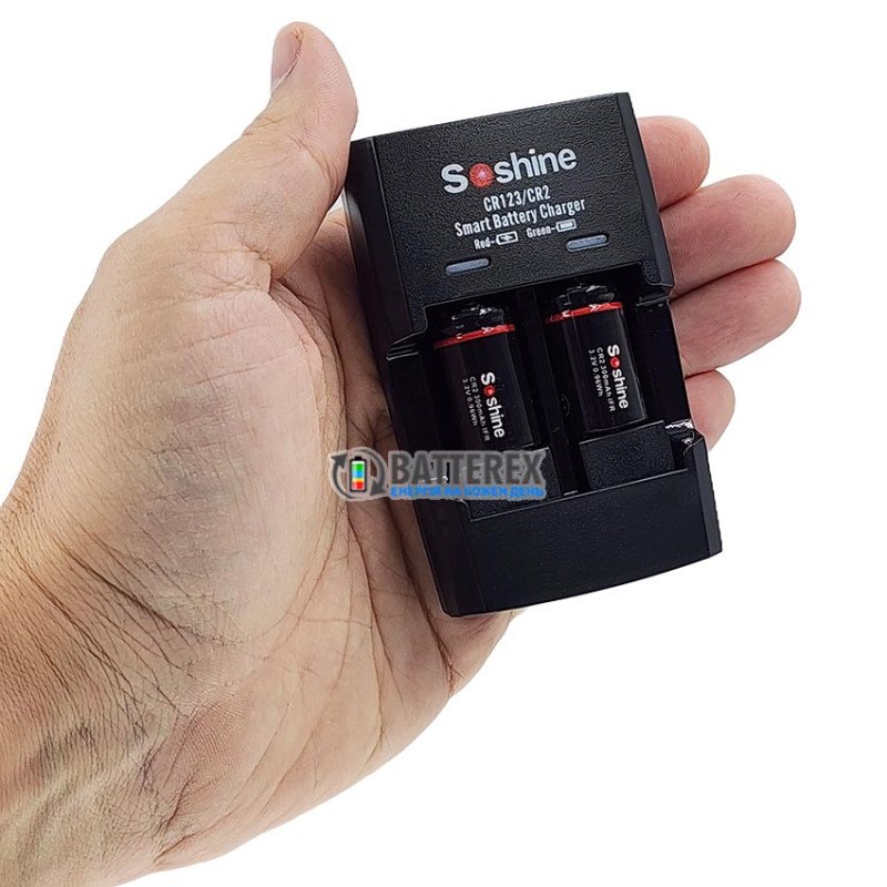 Комплект зарядка + акумулятори: Soshine S5-Fe зарядний пристрій на 2x CR2/CR123 LiFePO4 + 2 акумулятори CR2 Soshine 300mAh 3.2V