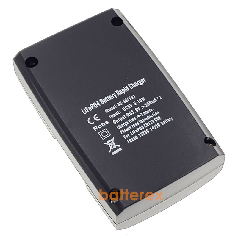 Комплект зарядка + акумулятори: Soshine S5-Fe зарядний пристрій на 2x CR2/CR123 LiFePO4 + 2 акумулятори CR2 Soshine 300mAh 3.2V