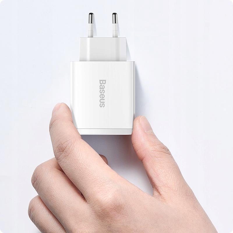 Зарядное устройство USB на 3 порта Baseus Compact Quick Charger 2U+C 30W White c быстрой зарядкой QC3.0 и PDстрой зарядкой QC3.0 и PD